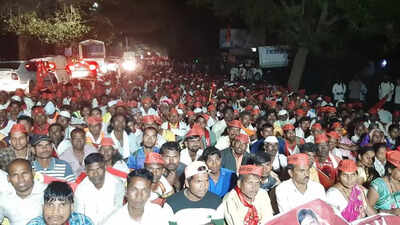 Nashik, Ahmednagar farmers start march to Mumbai