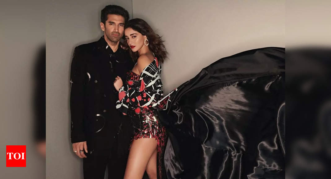 Amidst rumours of dating, Aditya Roy Kapur and Ananya Panday display chemistry on the ramp and make heads turn – WATCH – Times of India