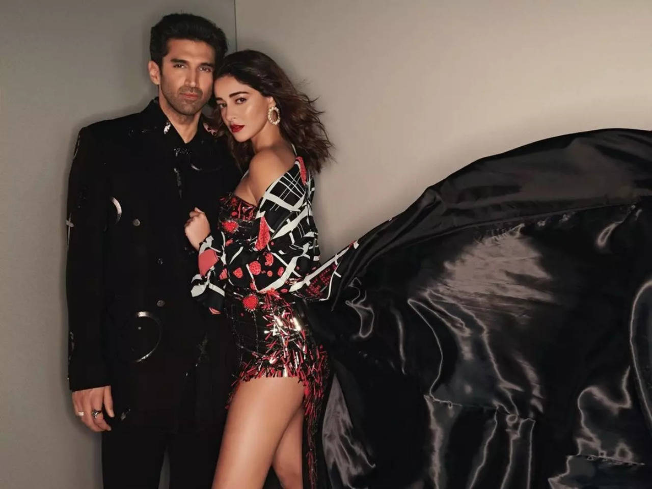Aditya Roy Kapur and Ananya Panday display sizzling chemistry on ramp,  on-lookers spot the 'love' - WATCH | Hindi Movie News - Times of India