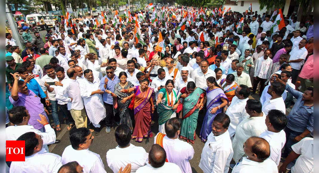 Congress Workers Stage Protest Against Centre Over Adani Issue India News Times Of India 2048