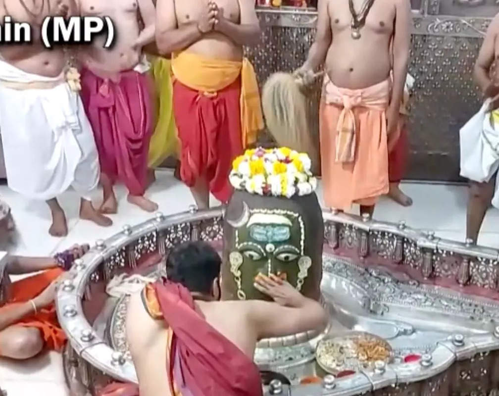 
Actor Manoj Joshi offers prayers at Mahakaleshwar Temple in Madhya Pradesh’s Ujjain
