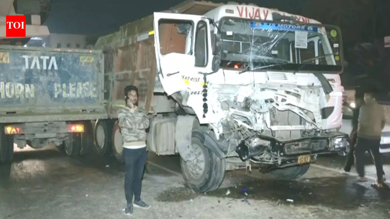 Delhi: Driver injured in a road mishap in Shadipur