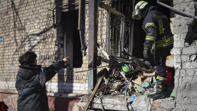 Russian missile hits Ukrainian apartment building; one killed
