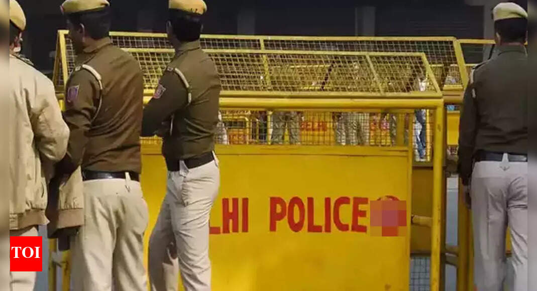 23 वर्षीय दिल्ली के नेब सराय में होटल में मृत पाया |  दिल्ली समाचार – टाइम्स ऑफ इंडिया