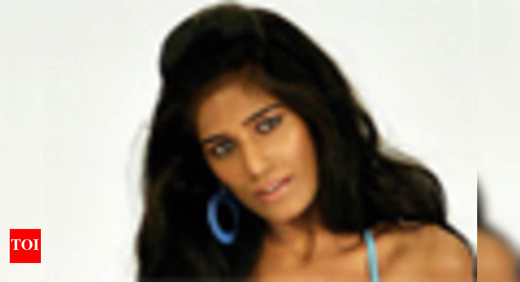 Model Poonam Pandey poses near-nude for Team India | Off the field News