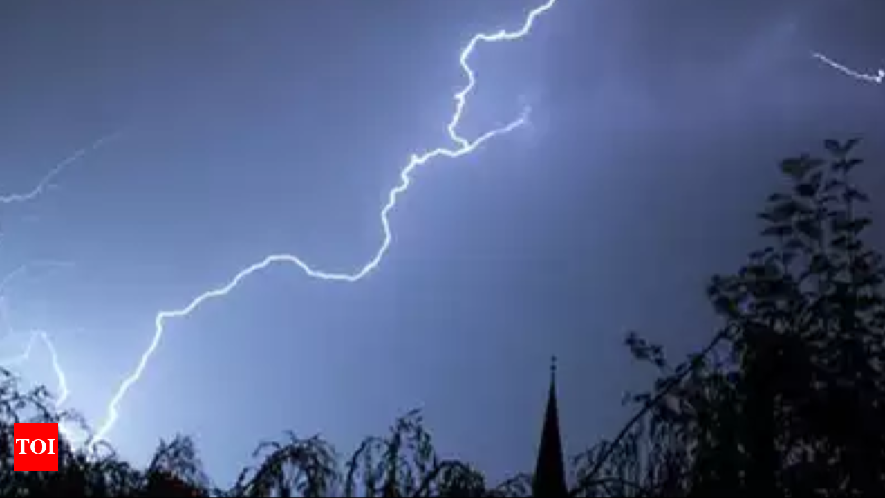 Thunder and light rain likely in Pune over the next 2 days