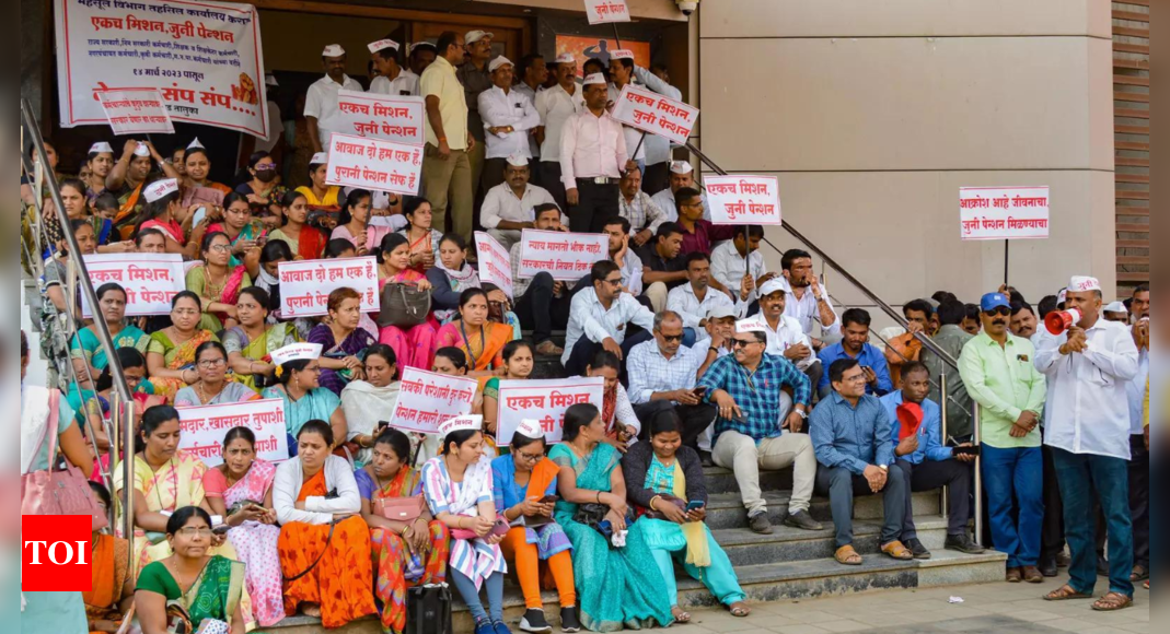 महाराष्ट्र हड़ताल समाचार: पुरानी पेंशन योजना बहाली की मांग को लेकर सरकारी कर्मचारियों की हड़ताल दूसरे दिन में प्रवेश |  मुंबई समाचार – टाइम्स ऑफ इंडिया