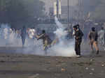 More clashes in Pakistan as police try to arrest Imran Khan