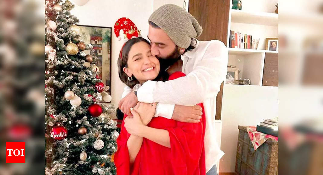 Ranbir Kapoor says he is a chill dad whereas Alia Bhatt is an overstressed parent, reveals his feelings about holding Raha for the first time – Times of India