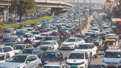 Nightmares during day: Traffic crawls, commute to Gurgaon a pain