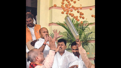 Bihar: Lalu Prasad's 'laddoos' after bail turn sour for BJP MLAs