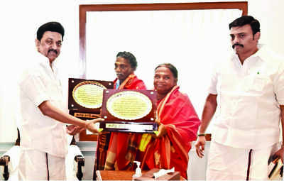CM felicitates tribal couple in Oscar-winning documentary