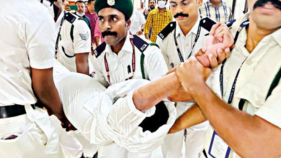 Kerala: Opposition-Speaker spat turns ugly, watch-&-ward staff gets physical