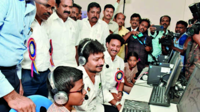 Udhayanidhi opens language lab in school