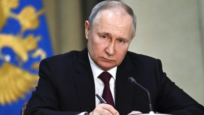 Putin urges Russia's billionaires to invest in face of 'sanctions war'