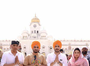 Neeru Bajwa visits The Golden Temple with Kulwinder Billa & Jass Bajwa