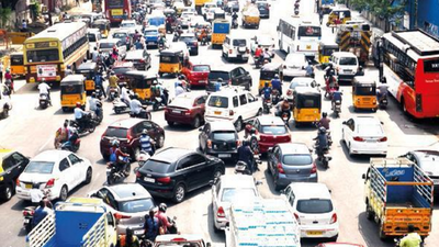 Peak hour woes: Lack of signal, space turn Ashok Nagar chaotic