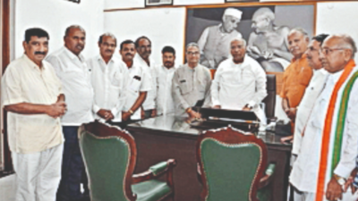 Karnataka assembly polls: Aides seek tickets for ‘original’ Congress members in Mandya