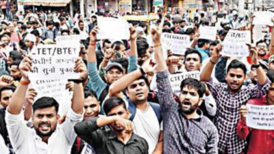 Teacher aspirants protest in Patna over delay in recruitment