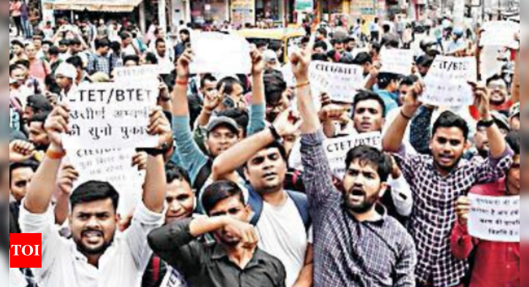 Teacher Aspirants Protest In Patna Over Delay In Recruitment | Patna ...