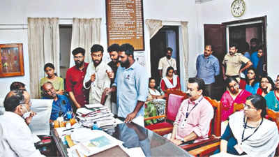 SFI denies ‘locking up’ 21 college lecturers; photo proves otherwise?