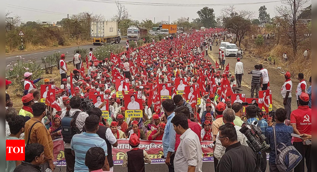 महाराष्ट्र में प्रदर्शनकारी किसानों ने मुंबई से लॉन्ग मार्च वापस लिया |  मुंबई समाचार – टाइम्स ऑफ इंडिया