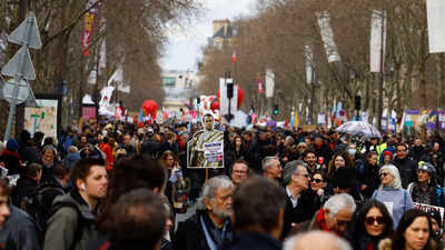 France bans pension protests opposite parliament