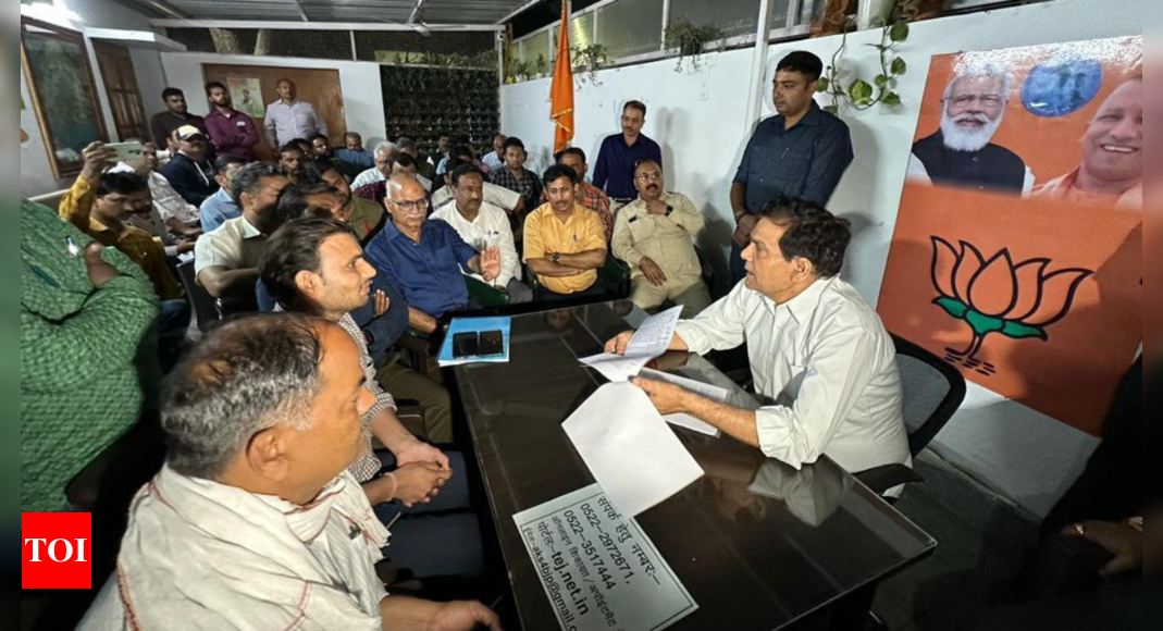 यूपी सरकार से वार्ता विफल, बिजली कर्मियों का आंदोलन जारी |  लखनऊ समाचार – टाइम्स ऑफ इंडिया