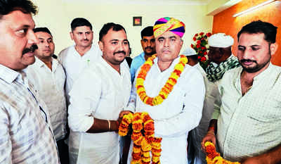 Mixed response for new dists, celebrations galore