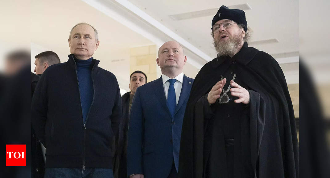 Vladimir Putin visits Mariupol, media report, Russia-occupied city in Ukraine – Times of India