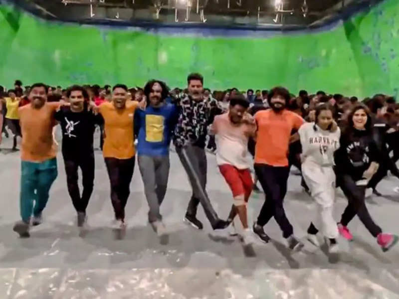 Watch: Prabhu Deva and his dance crew leave viewers spellbound with tribute to RRR's 'Naatu Naatu'