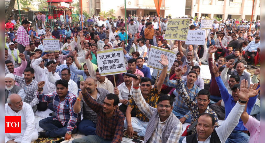 यूपी में विरोध प्रदर्शन कर रहे बिजली कर्मचारियों ने कार्य बहिष्कार का आह्वान किया  लखनऊ समाचार – टाइम्स ऑफ इंडिया