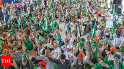 Lakhs of farmers on way to Delhi for 'kisan mahapanchayat' on Monday: SKM