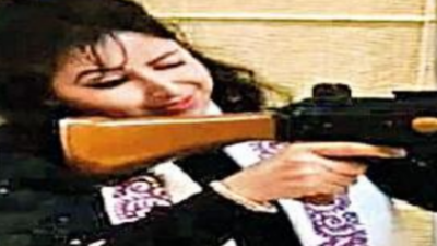 Posing with firearms a new trend among women in Bihar