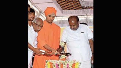 Former Karnataka CM HD Kumaraswamy unveils statue of Basavanna in Mandya