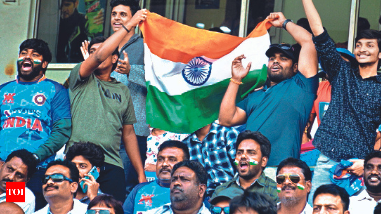 Rajinikanth, Dhoni to Sidharth Malhotra: Celebrities with Tricolour as  social media DP