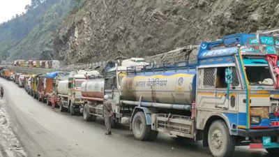 Traffic on Jammu-Srinagar National Highway suspended as rains trigger mudslides, shooting stones in Ramban