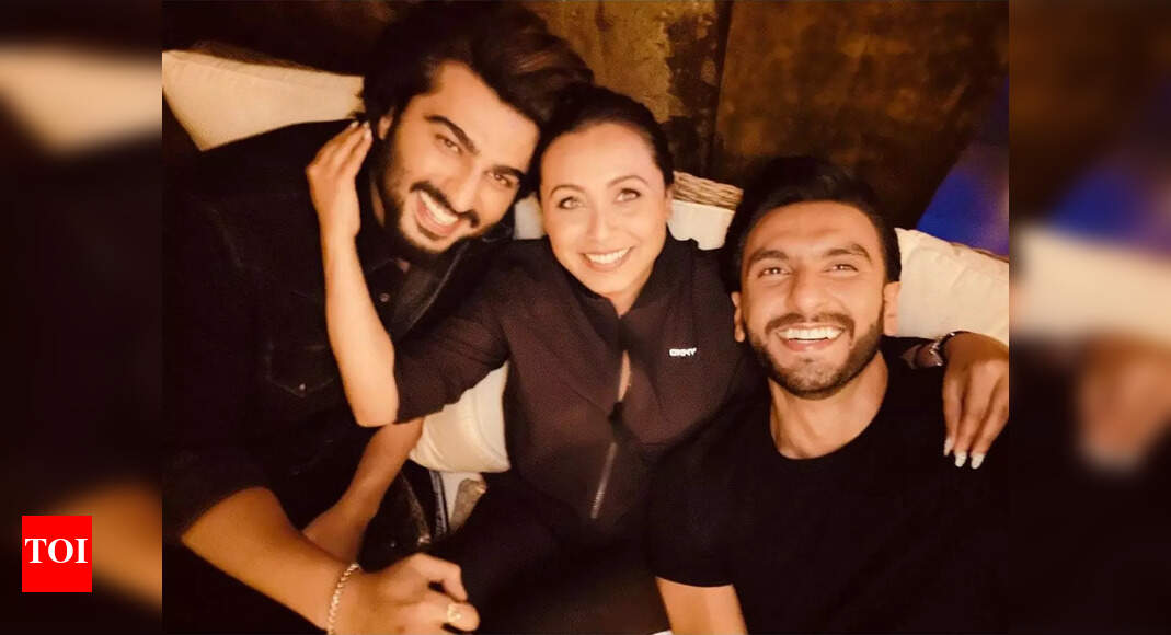 ‘Mrs. Chatterjee vs Gunday’ says Ranveer Singh as he drops a selfie with Rani Mukerji and Arjun Kapoor – Times of India