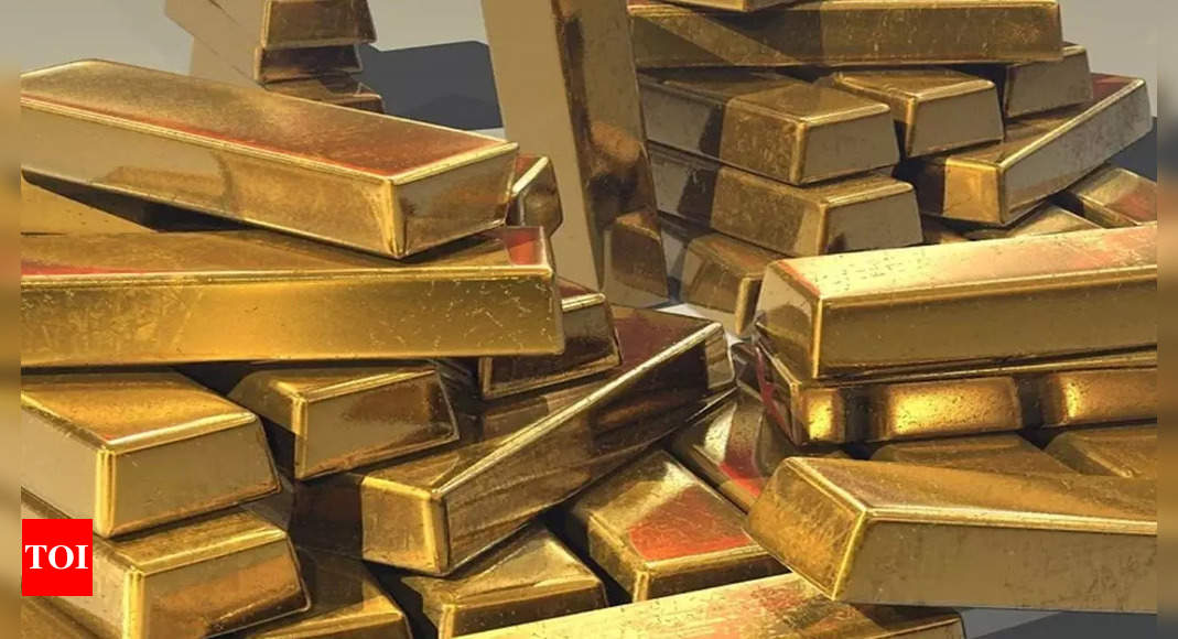 Gold hits record Rs 60,000, turns safe haven amid global woes – Times of India