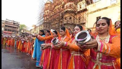 Lucknow folk to usher in New Year the traditional way