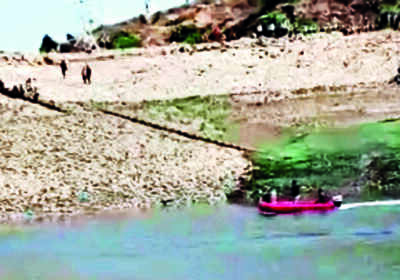Woman ends life with two daughters in Dahod village