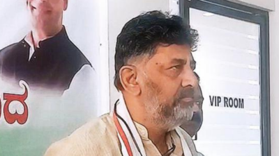 DK Shivakumar seeks Adichunchanagiri seer’s leadership to fight BJP
