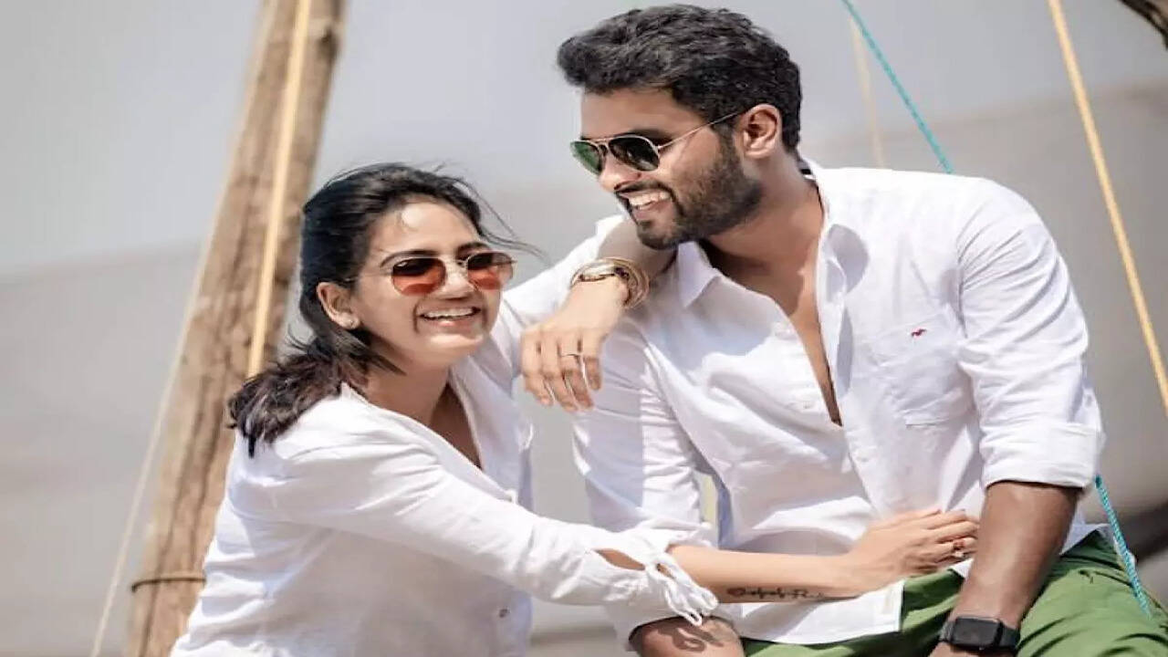 Bigg Boss Tamil 5 fame Amir set to make his directorial debut in a Pavani  Reddy starrer - Times of India