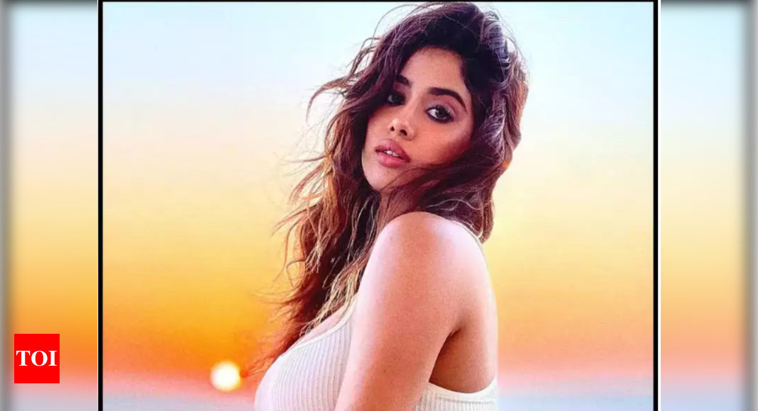 Janhvi Kapoor opens up on choosing non glamorous roles in the beginning of her career, reveals she doesn’t like being put in a box – Times of India