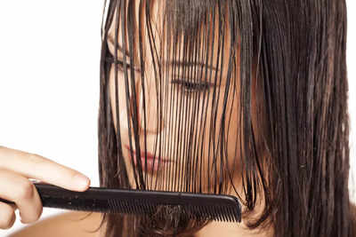 Does combing wet hair leads to hair fall?