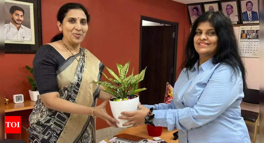 Dr Sumita Shankar assumes charge as director research at YSR health university – Times of India