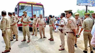 Five dead after roadways bus crushes e-rickshaw in UP's Hathras