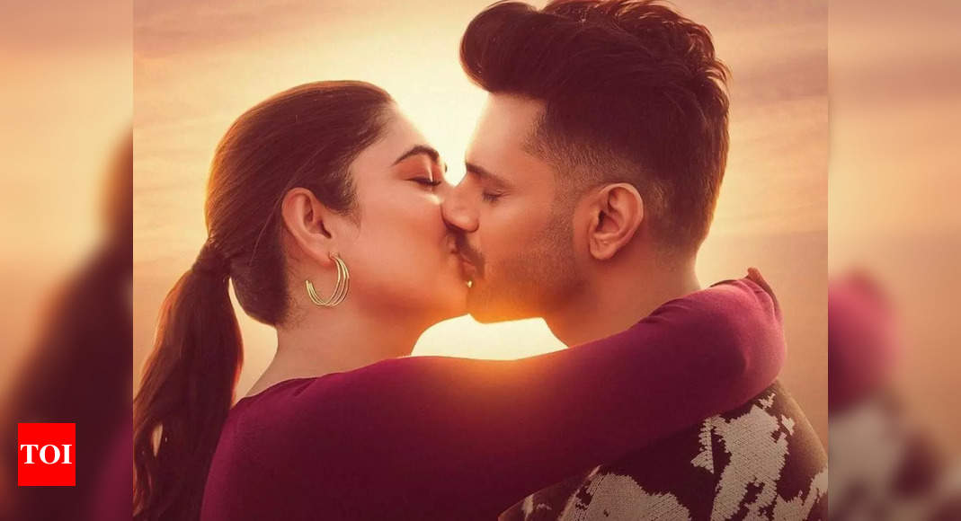Disha Parmar and Rahul Vaidya indulge in a romantic kiss for their new music video – Times of India