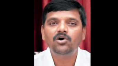 Chintapandu Naveen alias Teenmaar Mallanna arrested for 'abducting' cops in Hyderabad