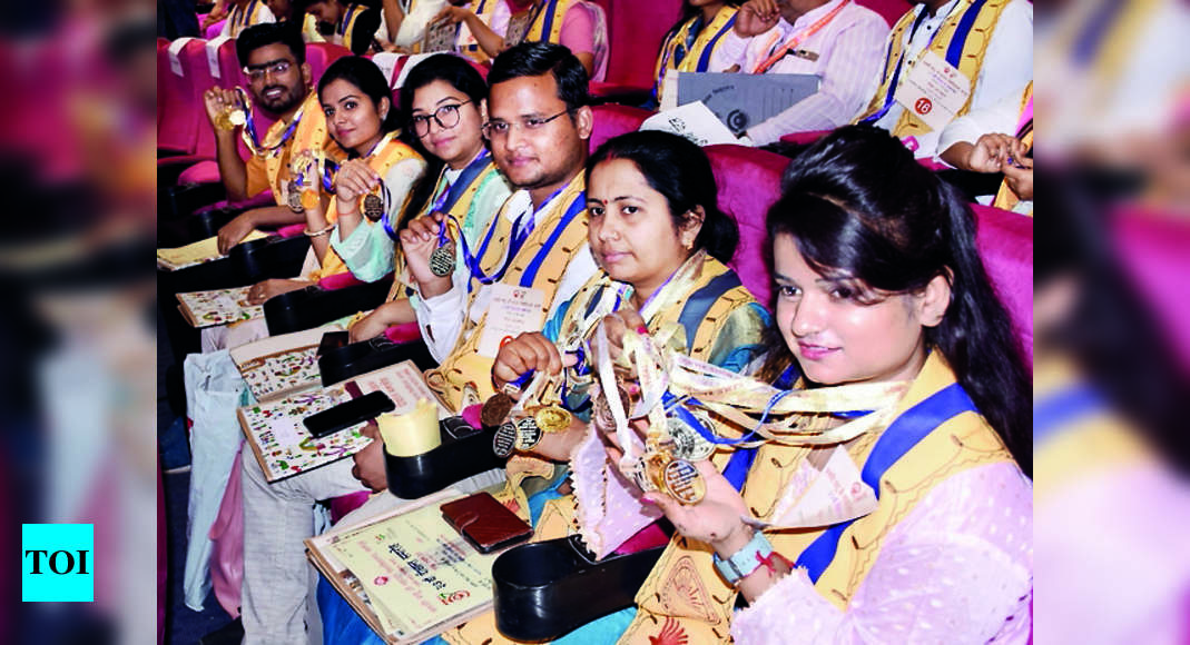 Csjm: Meritorious Students Awarded 91 Medals At Csjm Univ Convocation | Kanpur News